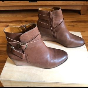 Lucky Brand Ginnie toffee leather wedge booties